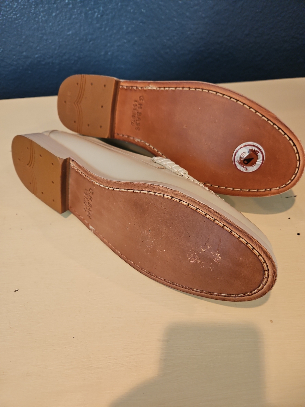 NEW No Box G.H. Bass & Co. Women's Grey Beige Leather Penny Loafers - Picture 6 of 9